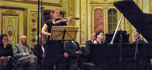 Maria Milstein (Violine) und Hanna Shybayeva (Klavier) brillierten im Schlosssaal von Neubeuern. Foto  Füchtner