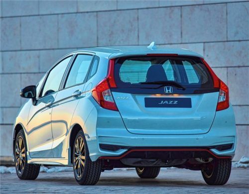 Neben neuen dynamischen Designelementen wird Hondas Raumwunder in Europa erstmals mit einem 1,5-Liter-i-VTEC-Benzinmotor erhältlich sein, der 130 PS auf die Straße bringt.