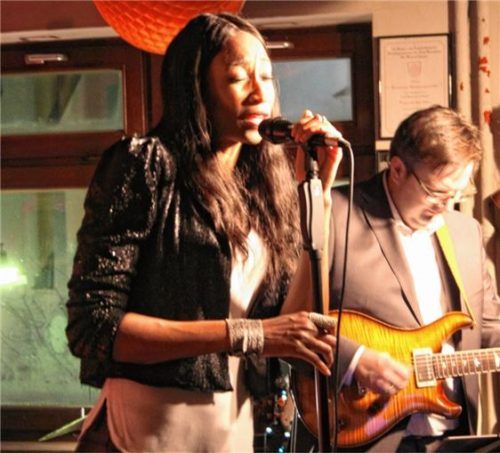 Einer der viele Gäste im „Pirate“: Norisha Campbell und ihre Band. Foto friedrich