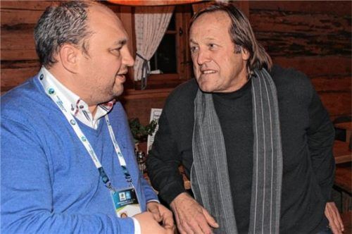 OVB-Sportredakteur Thomas Neumeier im Gespräch mit „Deutschlands Eishockeyspieler des Jahrhunderts“.Foto Seifert