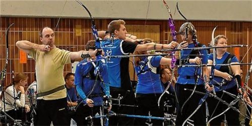 Patrick Gaß links und Florian Babl (Mitte) sind die Säulen der Panger Regionalligamannschaft.