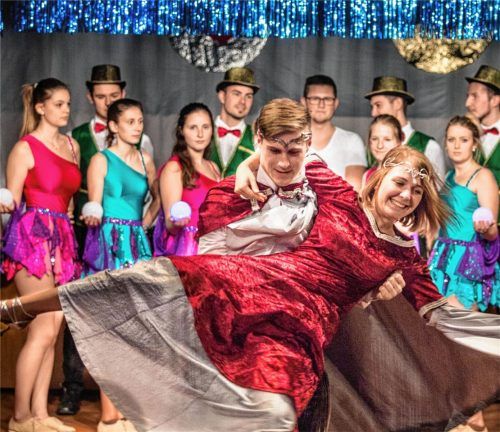 Prinzessin Anna und Prinz Florian aus der Kastenau üben derzeit fleißig für den ersten großen Auftritt mit der Garde am morgigen Freitag. Foto Weiand