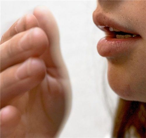 Schwere Hustenstöße, oft verbunden mit Atemnot: So äußert sich Keuchhusten, der in Stadt und Landkreis Rosenheim auf dem Vormarsch ist.Foto dpa