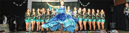 Spontan präsentierte das Vogtareuther Prinzenpaar den Prinzenwalzer. Eigentlich haben sie heuer ihre „inaktive“ Saison.Fotos  heinz