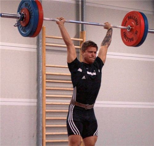 Stefan Riemer mit Bestleistung bei 120 Kilogramm Stoßen.