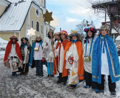 Sternsinger ziehen in drei Gruppen durch Reit im Winkl
