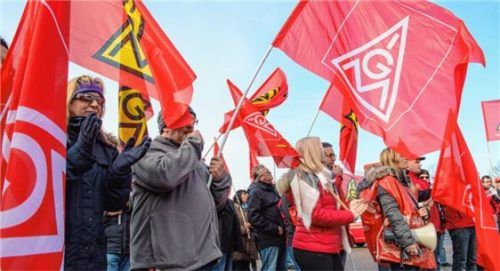 Streikende: Auch in der Region werden ab heute Warnstreiks bei mehreren Unternehmen abgehalten. Foto dpa