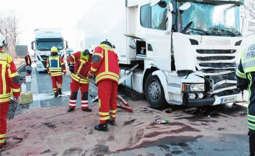 Vier Lkw kollidieren auf A93: Schaden um die 125000 Euro