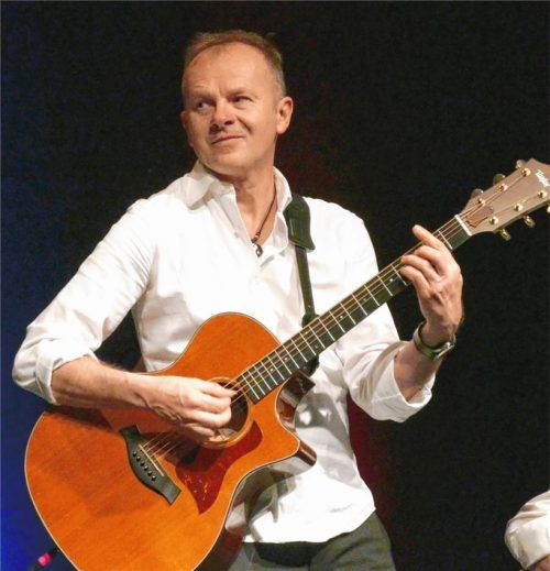 Willy Astor ist ein begeisterter und famoser Gitarrenspieler. Foto  Janka