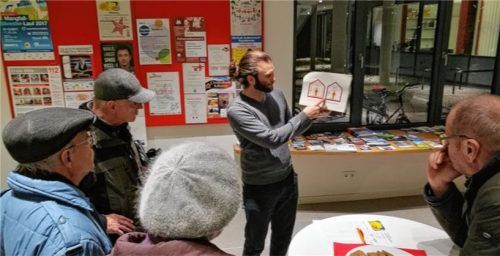 Zum Thema Energiesparen und Wärmedämmung informierte Klimaschutzmanager Martin Korndoerfer (Mitte) eingangs der Veranstaltung.