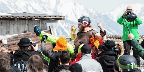 Alkoholkonsum beim Skifahren – braucht es dafür präventive Alkoholtests auf Pisten? Der Skiverband Inngau befürwortet diese Idee. Das Bayerische Innenministerium kann sich nicht dafür begeistern. Foto dpa