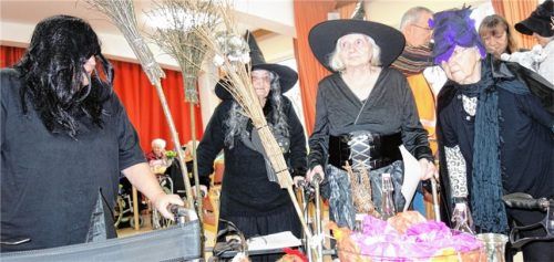 „Alte Hexen“ erwiesen sich als recht feierfreudig