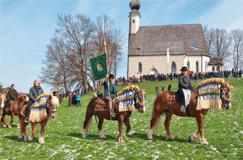 Auf ein Neues: Am Ostermontag ist auch heuer wieder der Georgiritt zum Ettendorfer Kircherl. In der Jahreshauptversammlung des Georgivereins stimmten die Mitglieder einstimmig dafür. Foto  Archiv Buthke