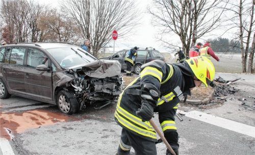 Auto beim Abbiegen übersehen: 37-Jährige schwer verletzt