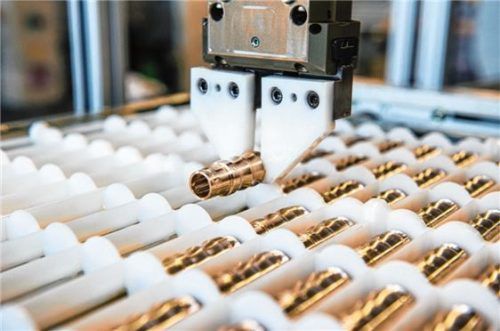 Bei ODU in Mühldorf werden Steckverbinder für den globalen Markt hergestellt. Fotos Re