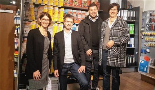 Beim store check in den Bensegger-Räumen (von links): Sabrina Obermoser, Citymanagerin Rosenheim, Geschäftsführer Andreas Bensegger, Achim Gebhardt und Susanne Dorsch vom Einzelhandel-Berater cima. Foto re