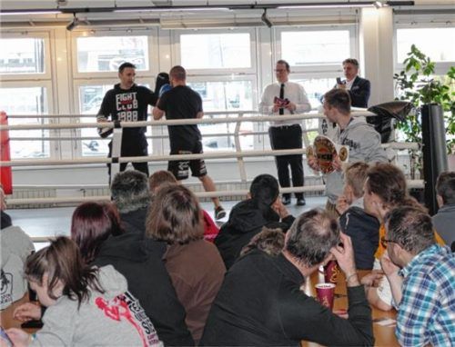 Benefizkickboxen mit großem Andrang