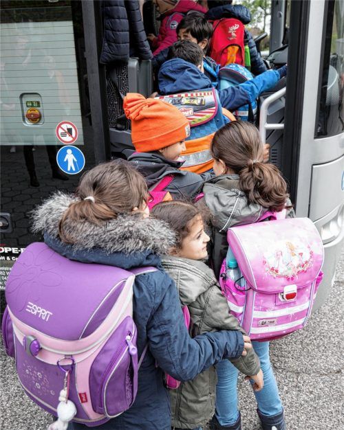 Bitte einsteigen: Eine zweite Haltestelle für den Schulbus in Oberbrunn soll die Sicherheit für Kinder erhöhen. Foto dpa