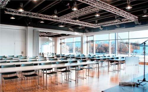 Das OVB-Medienforum verfügt über das große Forum und zwei Konferenzräume mit Bergblick.