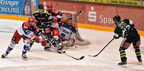 Das sah alles noch gut aus: Vitezslav Bilek erzielte gestern Abend mit diesem Schuss die 2:0-Führung für die Starbulls.