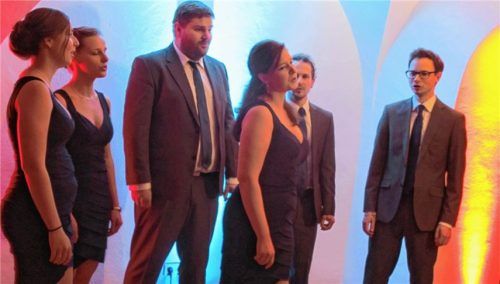 Das Vokalensemble „6 for Chords“ sang sich in die Herzen der Gäste im Gewölbesaal des Klosterstüberls in Kloster Seeon. Foto  Benekam