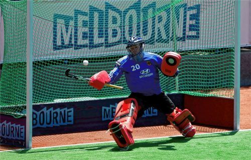 Deutscher Nationaltorhüter aus Rosenheim: Der 26-jährige Felix Reuß zählt zu den weltbesten Hockey-Keepern. Foto  dpa