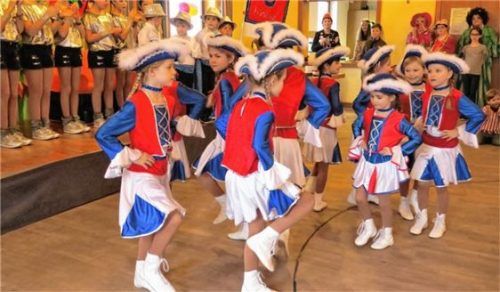 Die Höglinger Kinderprinzengarde gefiel mit ihrem Gardemarsch.