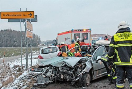 Drei Verletzte forderte dieser Verkehrsunfall bei Schechen.Foto Reisner