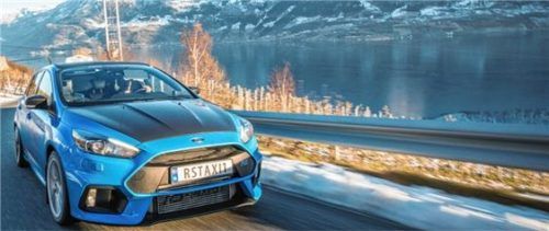 „Es gibt nicht viele Menschen, die behaupten können, dass sie ihren Traum leben. Aber ich bin definitiv einer von ihnen“, sagt Evald Jåstads, der Taxifahrer in Norwegen ist. Foto obs/Ford-Werke GmbH/Falkeblikk AS