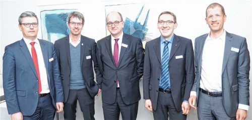 Gastgeber und einige Referenten des Abends (von links): Christian Hahn, Leiter Privatkunden HypoVereinsbank Rosenheim; Andreas Bensegger, IHK Regionalausschuss, Thomas Kaiser, Niederlassungsleiter der HVB-Unternehmerbank Region Oberbayern Süd, Tobias Werner, Cash Management Spezialist HVB, Martin Clemens, IHK München-Oberbayern.