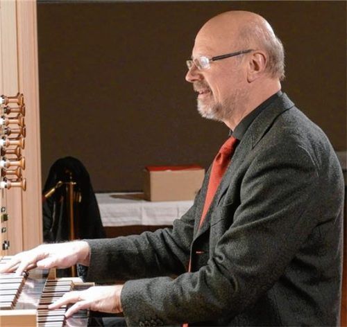 Hans-Eberhard Roß beim Orgelmittwochskonzert.Foto  janka