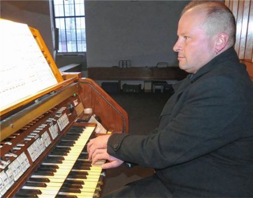 Herbert Weß musste öfters beim Spiel die Hände kreuzen. Foto  janka