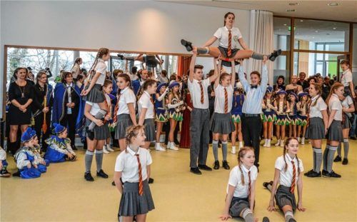 Hogwarts lässt grüßen – die Jugendshowtanzgruppe mit einer Reminiszenz an Zauberlehrling Harry Potter und Co. Fotos Buhleier