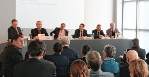 Initiative Airport-Bahn Südostbayern: Bild vom Treffen am Montag in Erding. Foto re