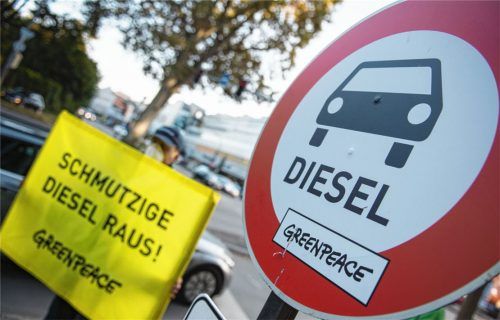 Kommen Diesel-Fahrverbote? Wenn es nach Greenpeace geht, führt daran kein Weg vorbei. Foto dpa