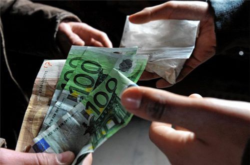 Eine 47-jährige Frau aus Bad Endorf soll von ihrem Arbeitgeber Heroin bezogen haben. Foto dpa