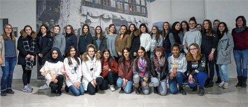 Lichterkette gegen Rassismus: Mädchenrealschule Rosenheim organisiert Projekt