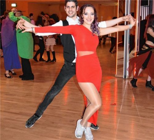 Mit einem starken Team gut ausgebildeter Tanzlehrer bietet Hermann‘s Tanzpalast ein umfangreiches Kursprogramm. Foto re