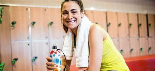 Mit Indoor-Sport bleibt man auch in der kalten Jahreszeit fit. Foto djd/Emil/WavebreakMediaMicro - Fotolia