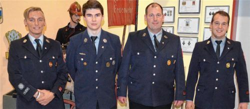 Nachwahl von Vorstandsmitgliedern: Vorsitzender Markus Paukert (von links) mit dem neu gewählten Schriftführer Daniel Gebert und dem neuen Kassier Michael Hager sowie stellvertretendem Vorsitzenden Mathias Kloo.Foto Sedlbauer