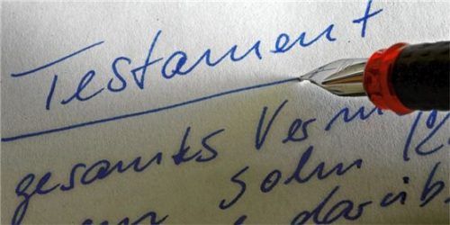 Nicht immer richten sich die Erben nach dem letzten Willen des Verstorbenen. Mit einem Testamentsvollstrecker an der Seite geht der Erblasser auf Nummer sicher. Foto  dpa
