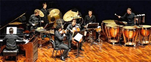 Nur sieben Musiker spielen eine ganze Symphonie von Dmitri Schostakowitsch. Foto  Kitzbichler