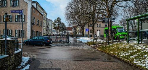 Ordentlich gewidmet: Der Bauausschuss stimmte der Widmung des Verbindungswegs zwischen Maxstraße und Rainerstraße als „beschränkt öffentlicher Weg“ zu.Foto Buhleier