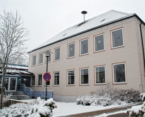 Räume im östlichen Trakt der Grundschule stehen in der Überlegung, an die Förderschule vermietet zu werden. Entschieden ist noch nichts, das Thema ist vertagt: Der Gemeinderat vermisste weitergehende Informationen. Foto  wag