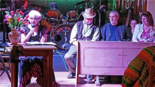 Religiöse Digitalisierung mit Augenzwinkern