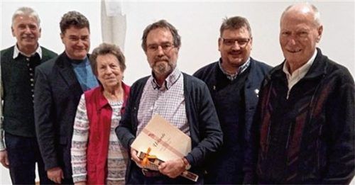 Rote Ehrennadeln für Wolfgang Weiner