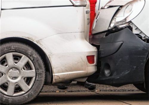 Selbst nach Bagatell-Unfällen sollte eine Anhängerkupplung fachkundig untersucht werden. Foto  Auto-Medienportal.Net/Gina Sanders_Fotolia