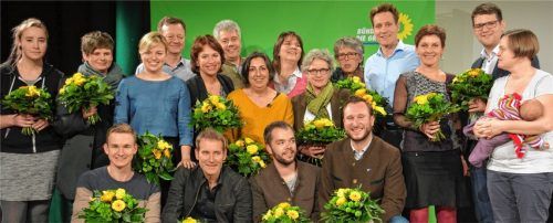 Sie belegen die vorderen Plätze auf der Oberbayern-Liste von Bündnis 90/Die Grünen bei der Landtagswahl. Vorne rechts Martin Knobel aus Rosenheim, der auf Platz 18 steht.Foto re