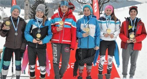 Siegerehrung der Chiemgaumeister im Riesenslalom (von links): Quirin Raubinger, Franziska Häusl, Sarah Grassl, Simon Putz, Alina Aberger und Moritz Beutelhauser.