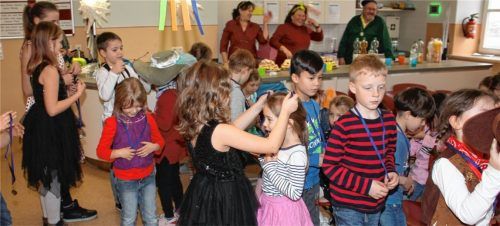 Spiele und Musik, Krapfen und Limo für die Ganztagsklassen